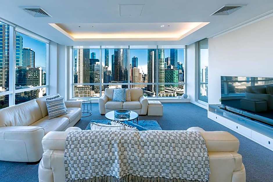 Penthouse 3 bdrm amazing views opposite casino