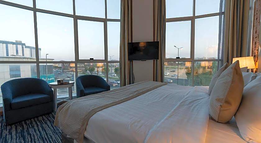 Platinum Alkhamseen Serviced Apartments