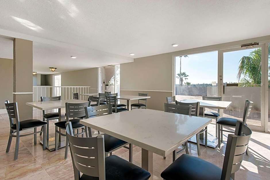 Palazzo Lakeside Hotel