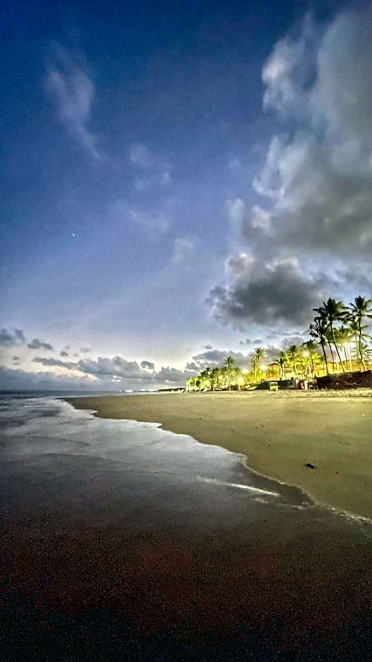 Pousada São Jorge 1 MIN A PÉ DA PRAIA Casa de família, simples e aconchegante, Na Av principal da praia café disponível até 12hs cozinha completa e churrasqueira disponível para uso ar cond das 20hs as 8 30