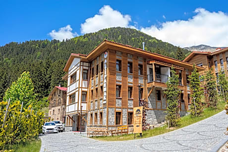 Ayder Altiparmak Suit