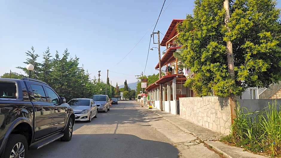 Camping Mitikas and Bungalows