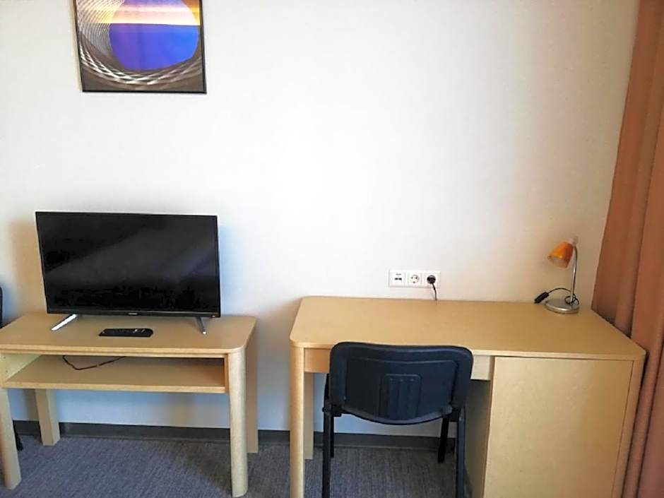 Zaliasis slenis - Self check-in hotel - Free parking