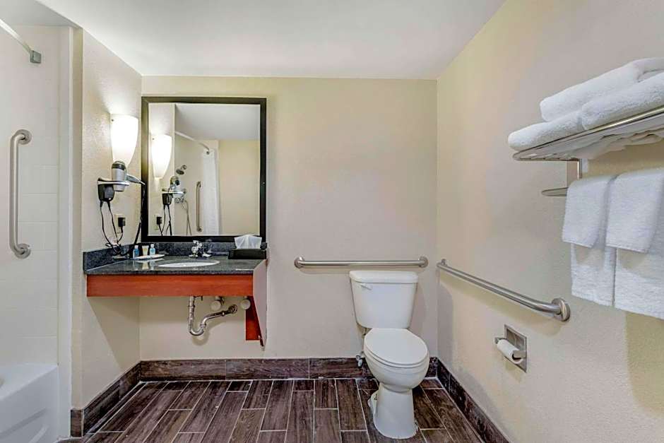Comfort Suites East