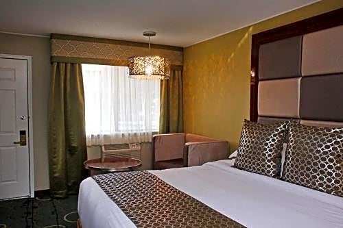 Gateway Inn And Suites