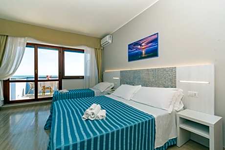 Superior Double or Twin Room with Sea View