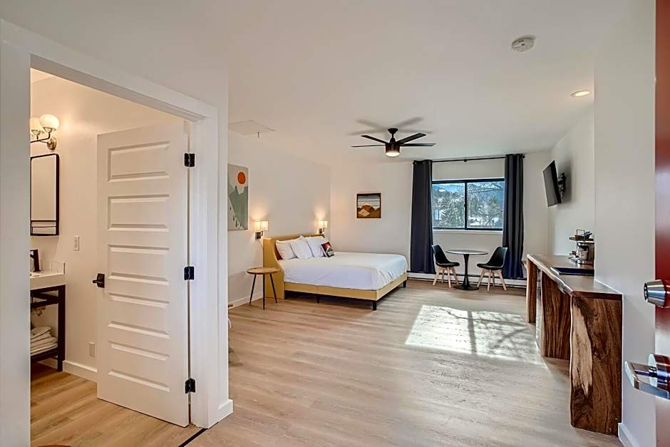 Photo 1 of 4 of Studio 1 King Bed