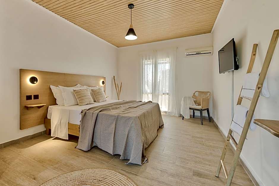 Santa Maroma Rooms & Houses