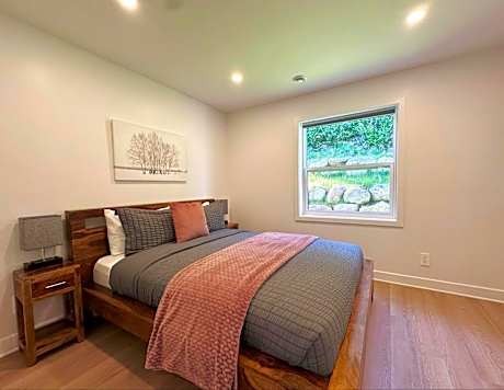 Apartment with Garden View