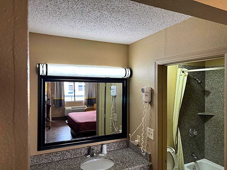 Super 8 by Wyndham Tulsa/Route 66