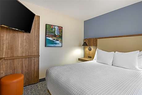 Suite - 3 Queen Beds Non-Smoking 2 Rooms Microwave And Refrigerator Wi-Fi Full Breakfast