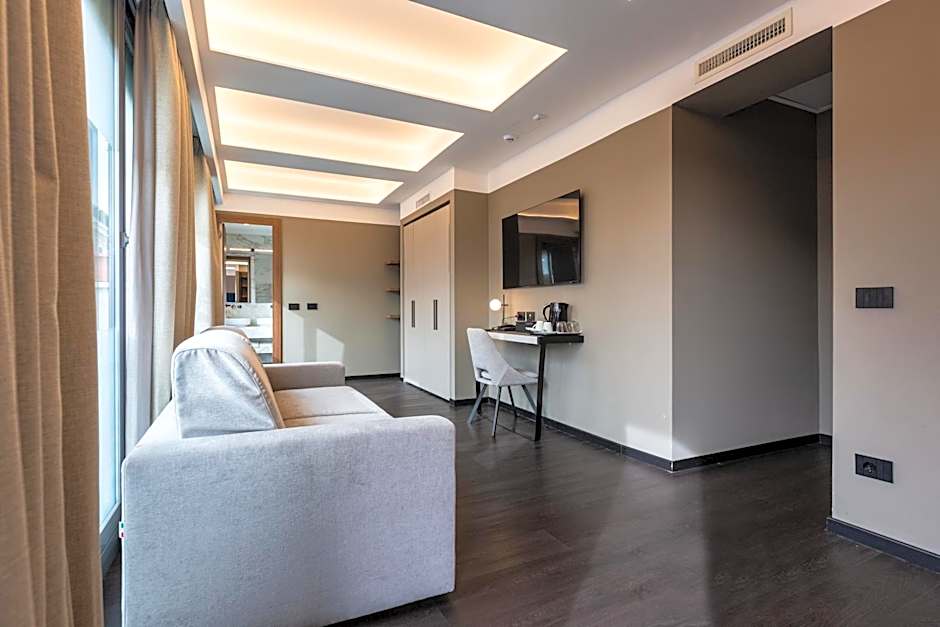 Photo 1 of 15 of Suite