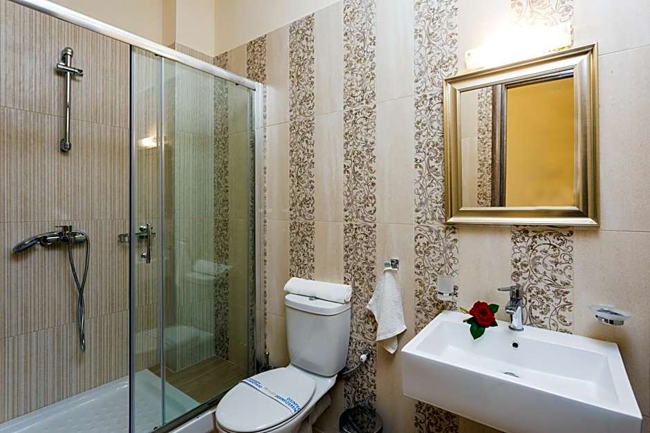 Polyxenia Suites