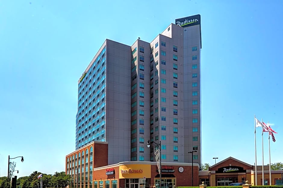 Radisson Hotel And Suites Fallsview