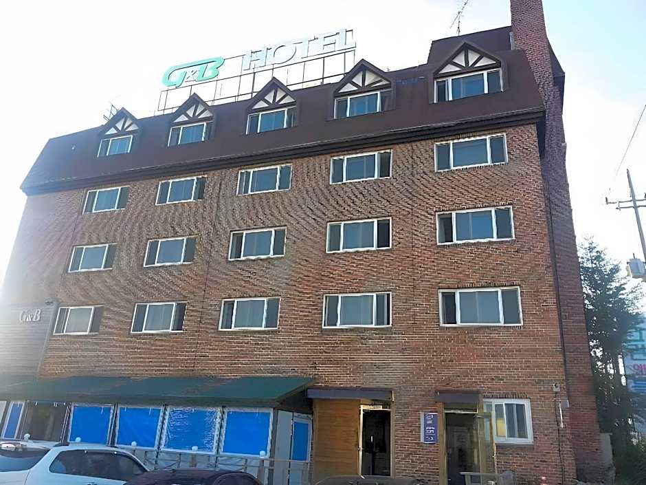 Green And Blue Hotel