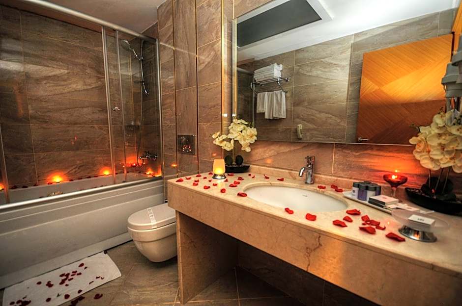 Golden Deluxe Hotel