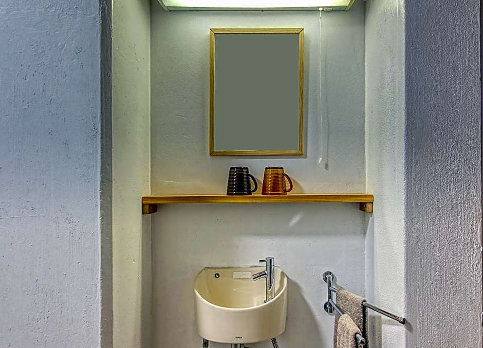 435