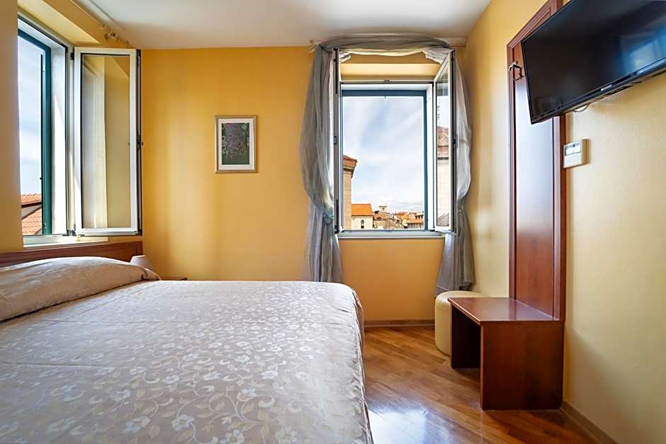 Hotel Peristil