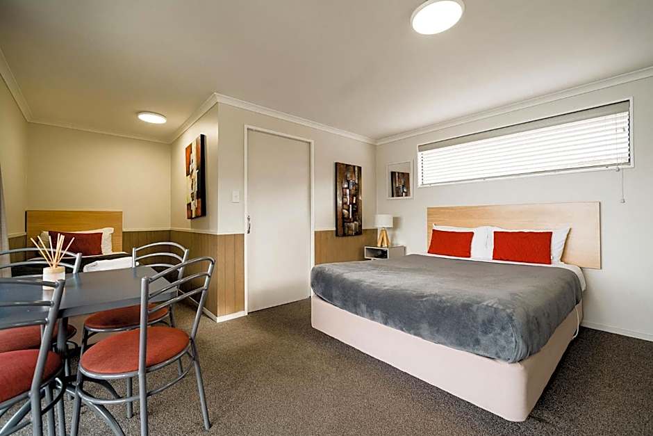 Lakes Edge Holiday Park