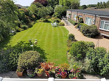 The Coast Yard B & B and Garden Chalets