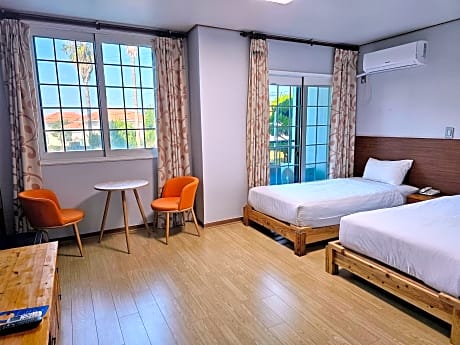 Standard Twin Room with Sea View