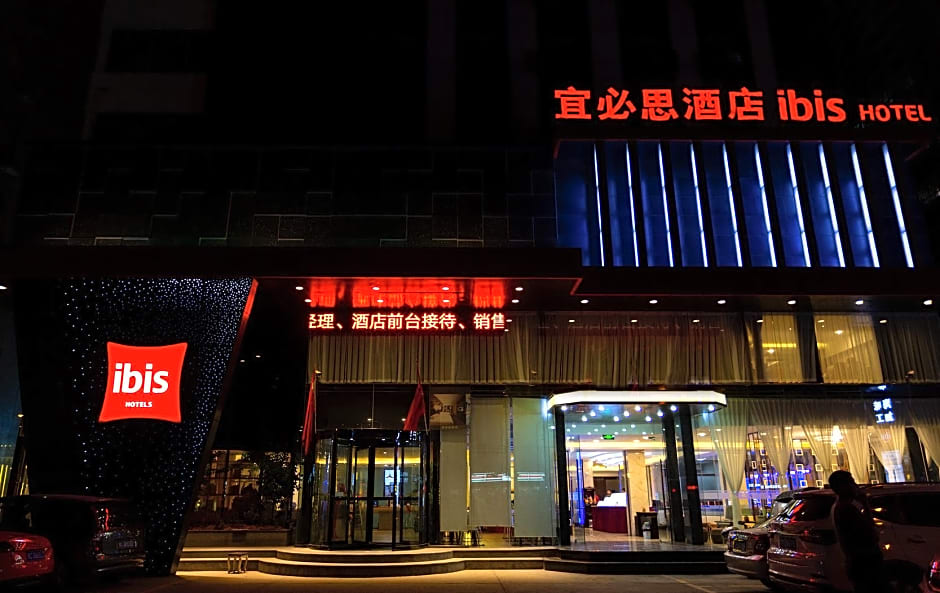 ibis Luoyang Train Station