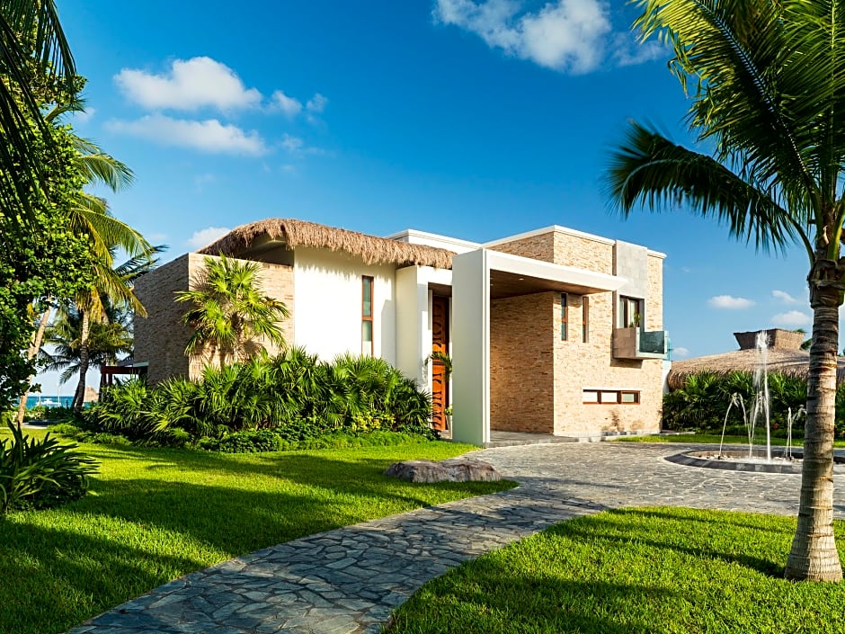 Azul Villa Esmeralda, by Karisma