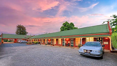 Elms Motor Inn