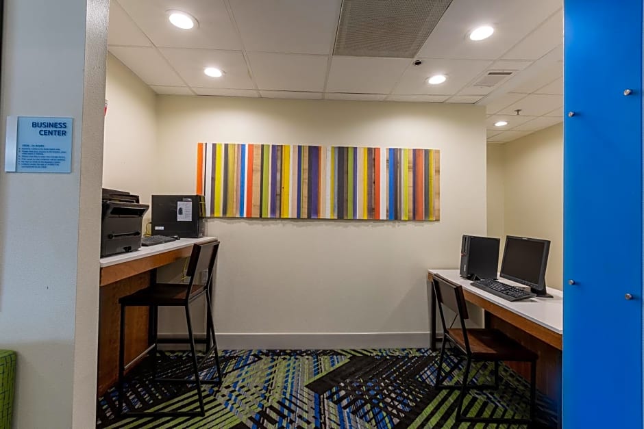 Holiday Inn Express & Suites Arlington North – Stadium Area by IHG
