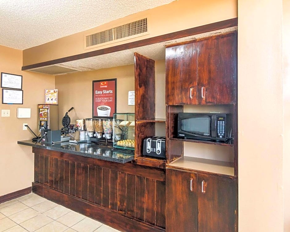 Econo Lodge Wichita Falls Downtown