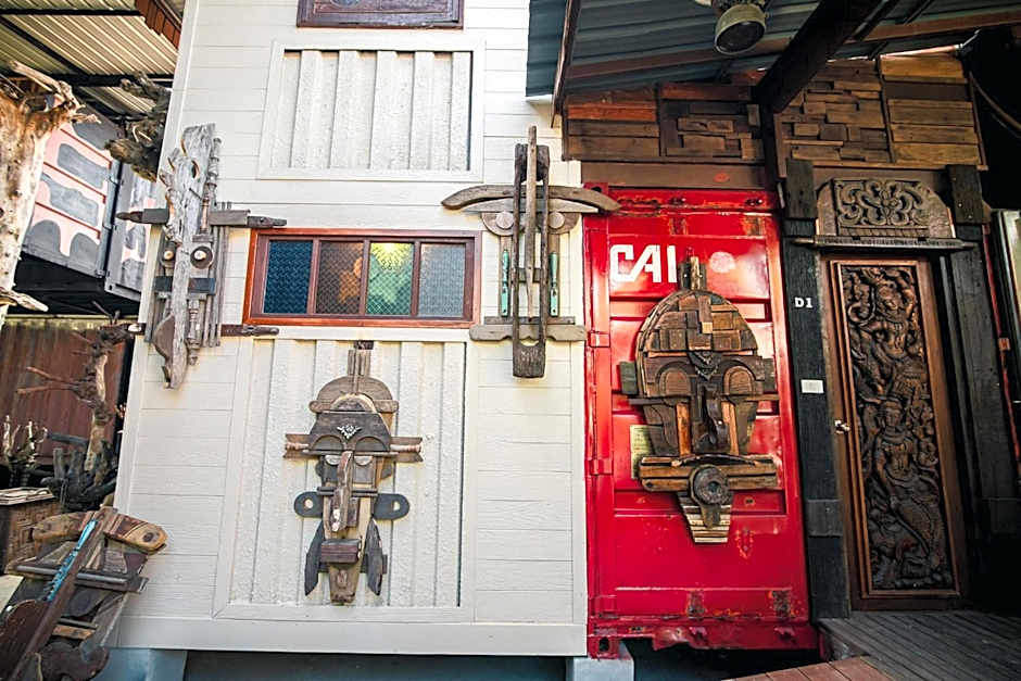 Suankaew​ art​ hostel​