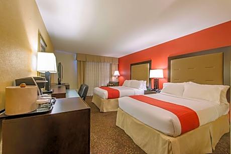 Double Room with Two Double Beds and Bath Tub - Mobility/Hearing Access