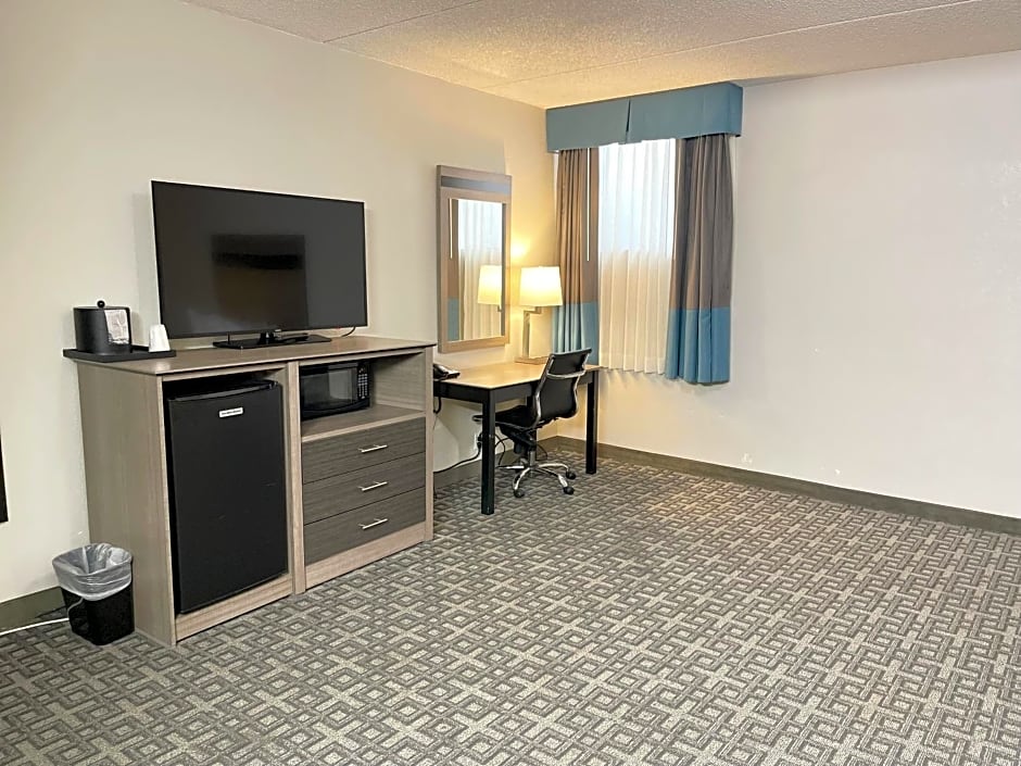 Days Inn & Suites by Wyndham Spokane