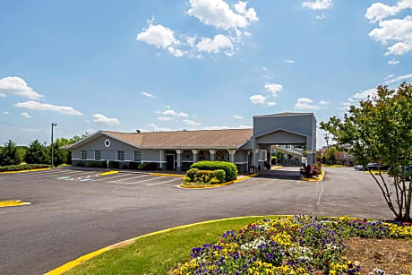 Quality Inn & Suites Greenville - Haywood Mall