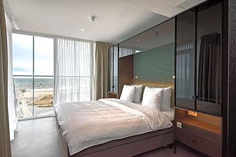 Harbor Suite with Sea View