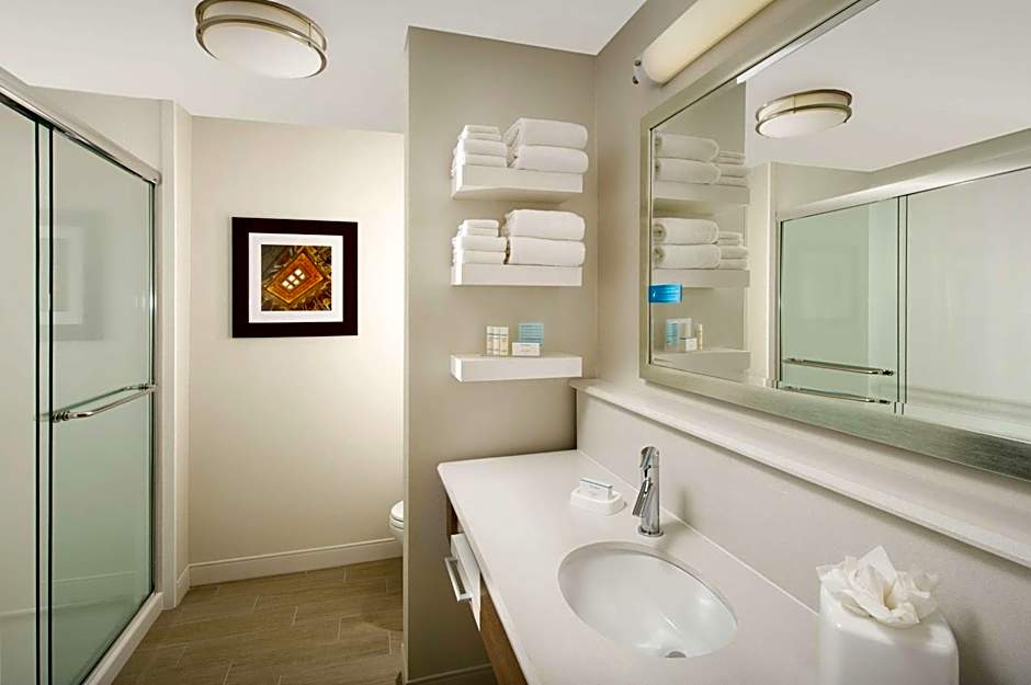 Hampton Inn By Hilton & Suites Falls Church/Seven Corners, VA