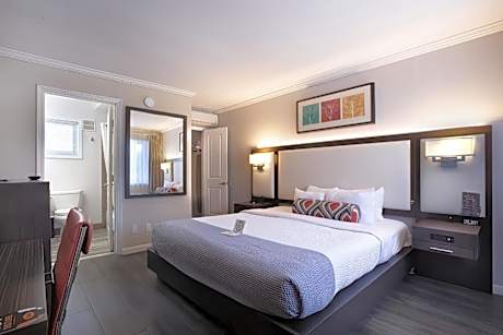 Deluxe King Room - Non-Smoking