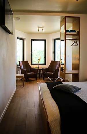 Deluxe Double Room with Shower