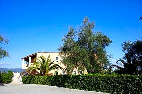 Villa Rosa Apartments