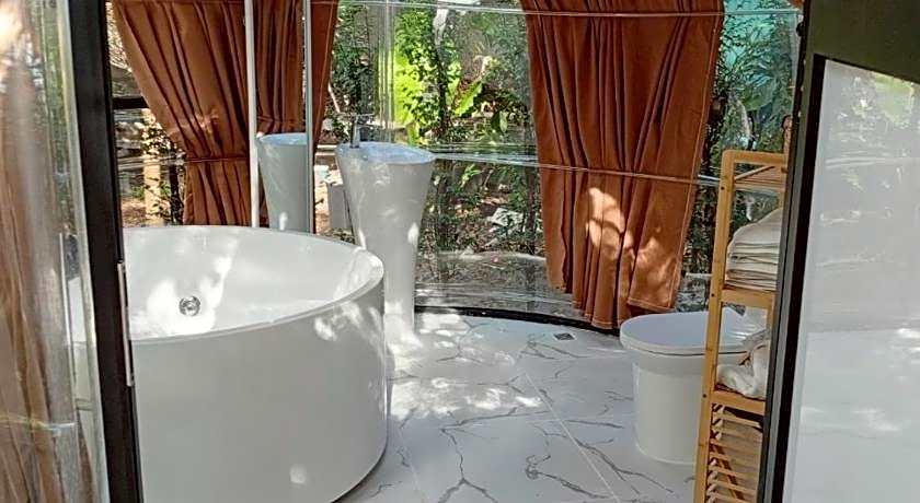 V20 Boutique Jacuzzi Hotel