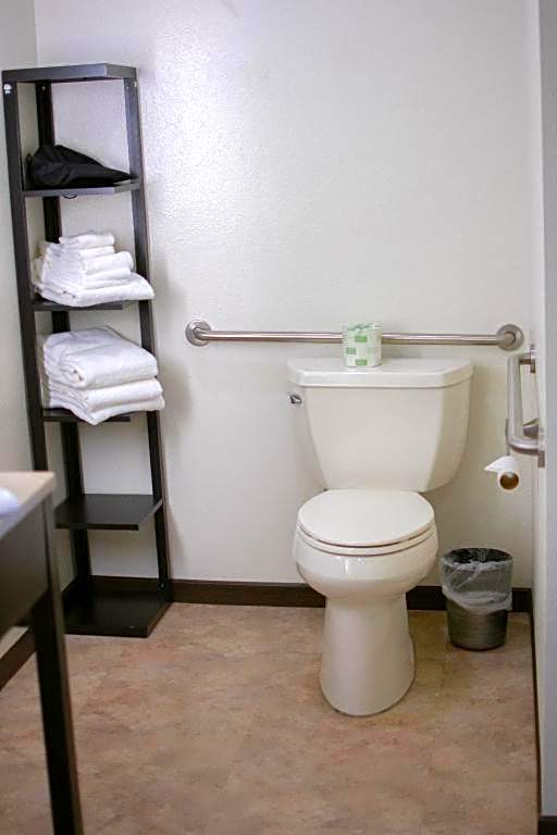 Boarders Inn & Suites by Cobblestone Hotels - Syracuse