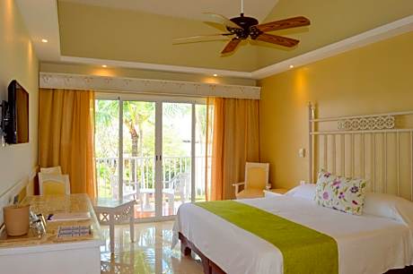 Superior Family Room (2 Adults + 2 Children)