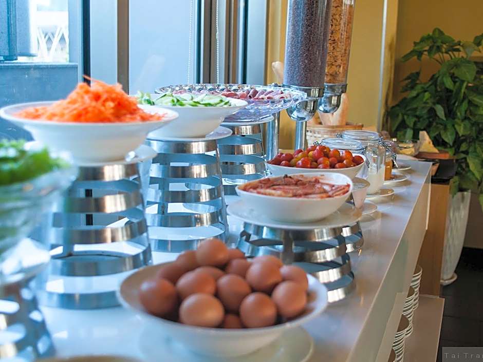 Ibis Saigon South Hotel