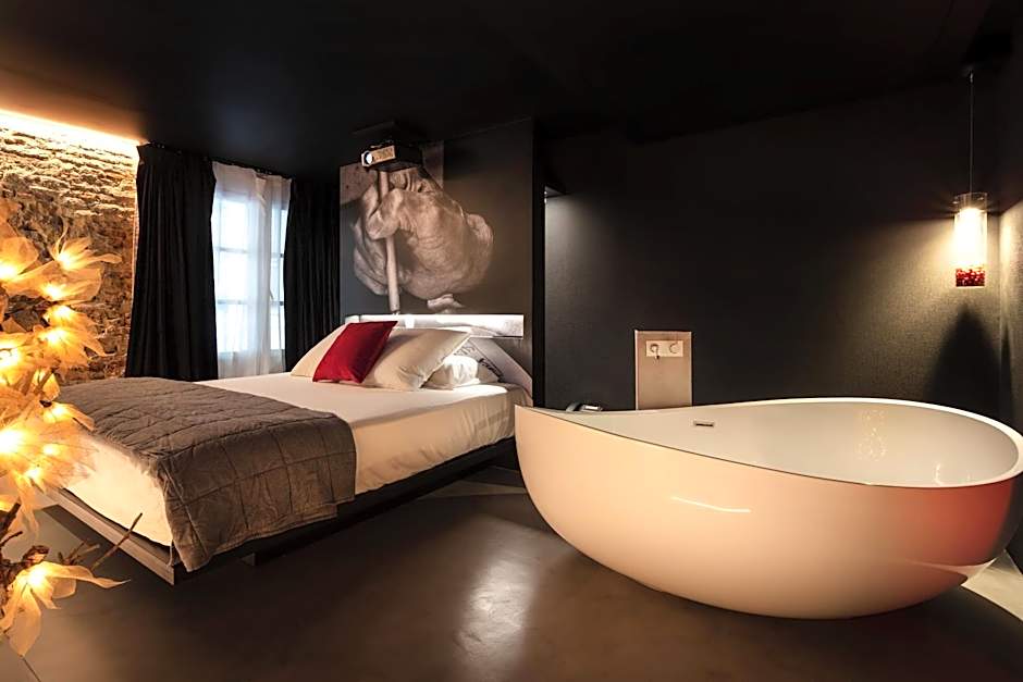 The Black Boutique -- Turistea Suites