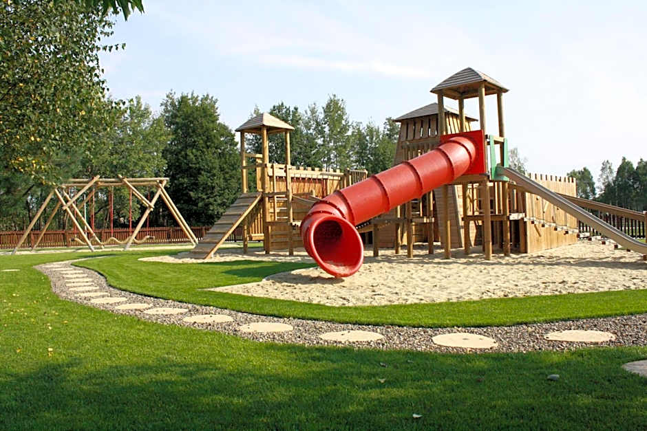 Kompleks rekreacyjno- hotelowo-wypoczynkowy FIRLEJOWE SIOŁO