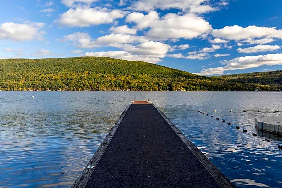 Canandaigua Lake Retreat with view and private beach access, foliage, hike, and Ski