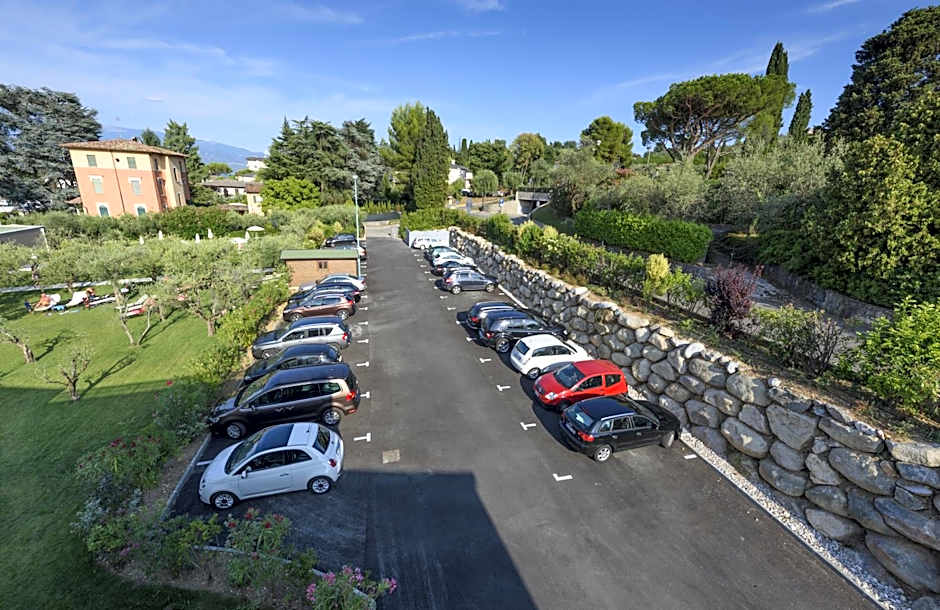 Bella Hotel & Restaurant with private dock for mooring boats