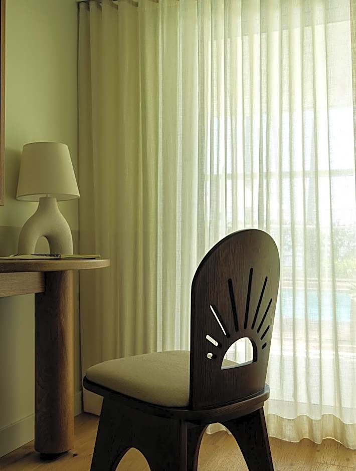 Casa Loma Beach Hotel