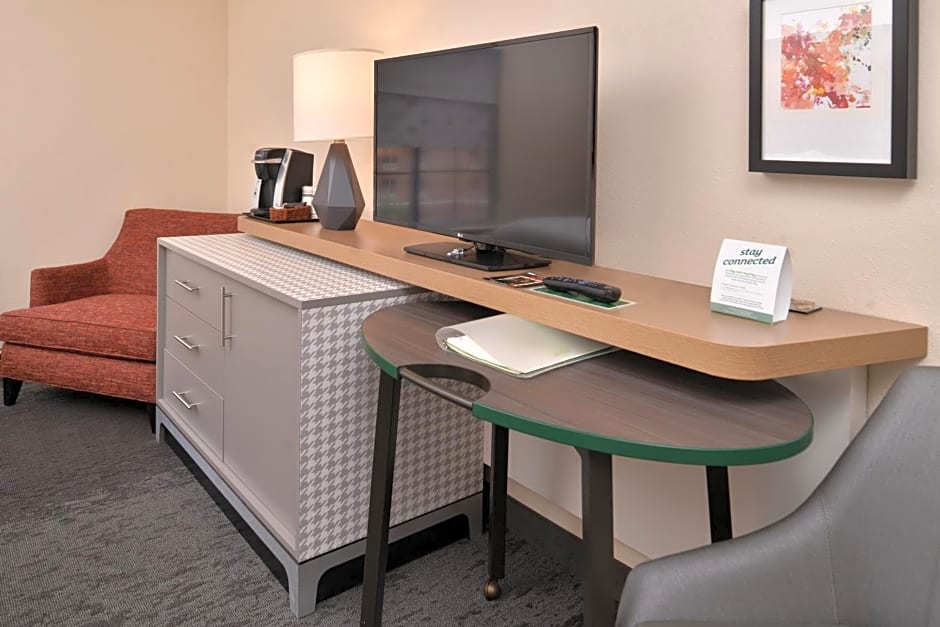 Holiday Inn & Suites Raleigh-Cary (I-40 @Walnut St) By IHG