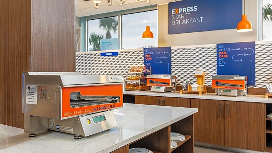 Holiday Inn Express & Suites Panama City Beach - Beachfront By IHG